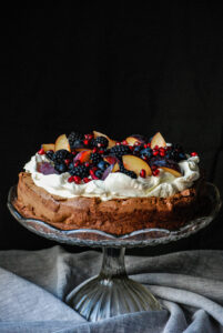 Ciasto czekoladowe z mascarpone i owocami